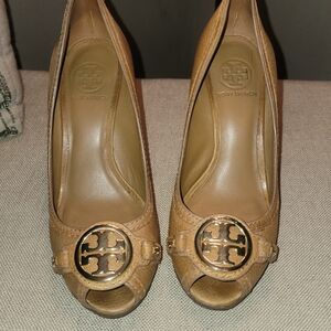 Tory Burch Tan Wedge Size 7.5